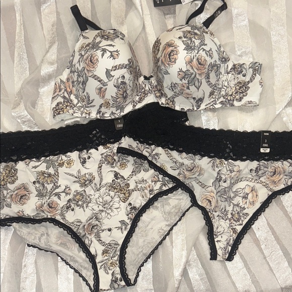 Torrid Curve 360° back smoothing T-shirt bra 44B size 3 thong and sexy brief set - Picture 1 of 8